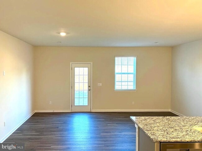 Foto del edificio - 155 Rae Ct