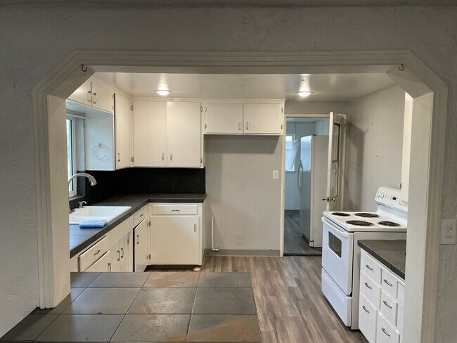 Foto del edificio - Available Now!