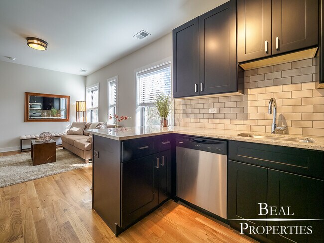 Foto del edificio - 2203 W Eastwood Ave