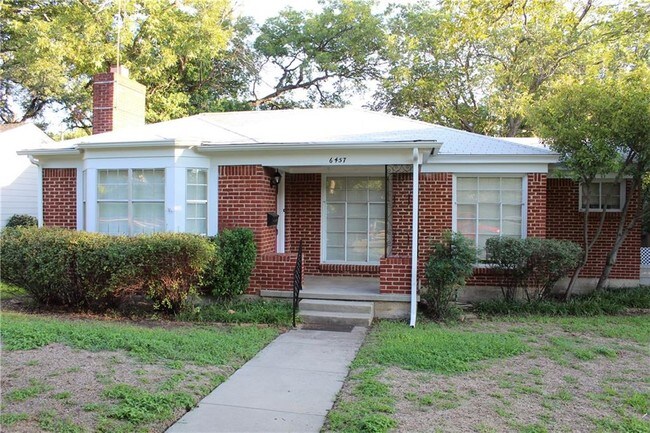 Foto del edificio - 6457 Rosemont Ave