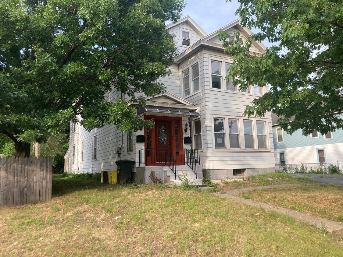 Front view - 1061 Washington Ave