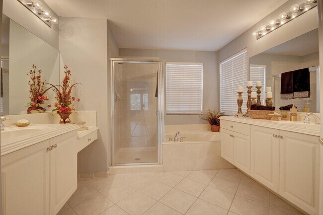 Foto del edificio - 9880 Woodworth Ct