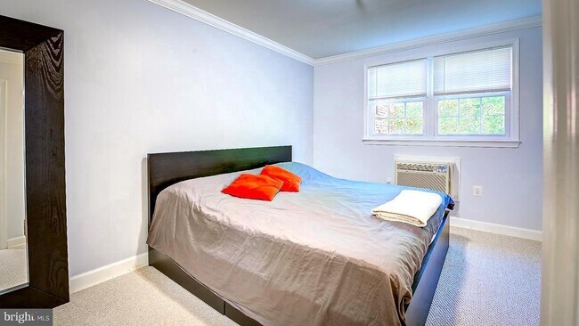 Foto del edificio - 723 Longfellow St NW