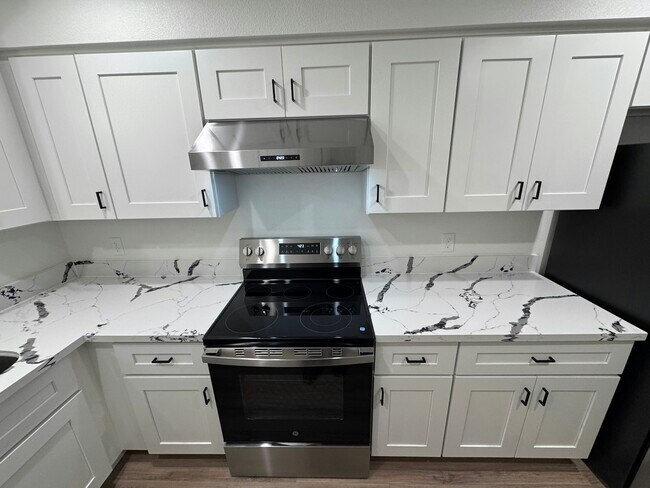 Building Photo - 2122 N Glenn Ave