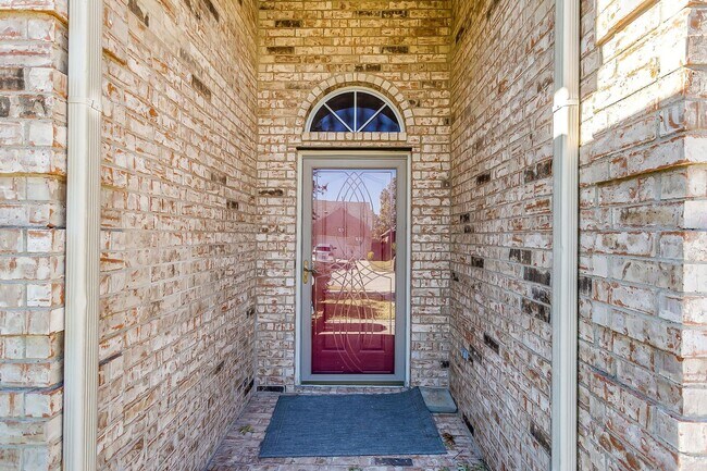 Building Photo - Newly remodeled and updated 3 Bed 2 Bath Home in Mc Pherson Ranch- 76244