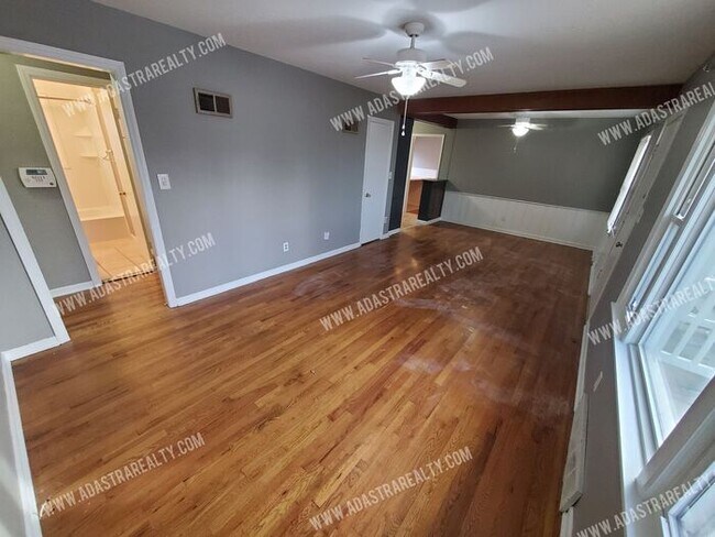 Foto del edificio - Beautiful 3 Bed/1 Bath Home in KCMO-Available NOW!!