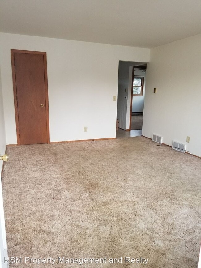 Building Photo - 518-518 Linde Ln