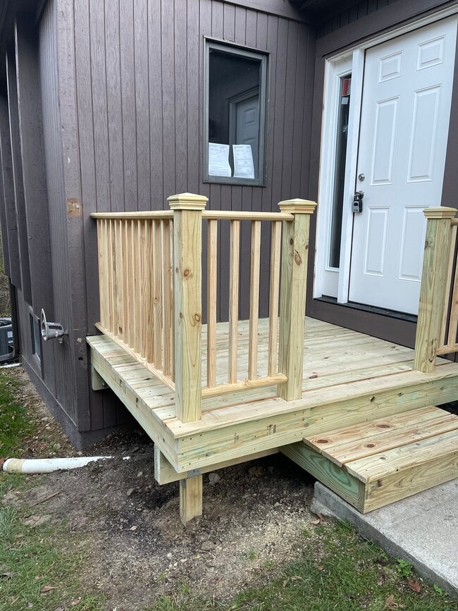 Front Porch - 1722 W Liberty St