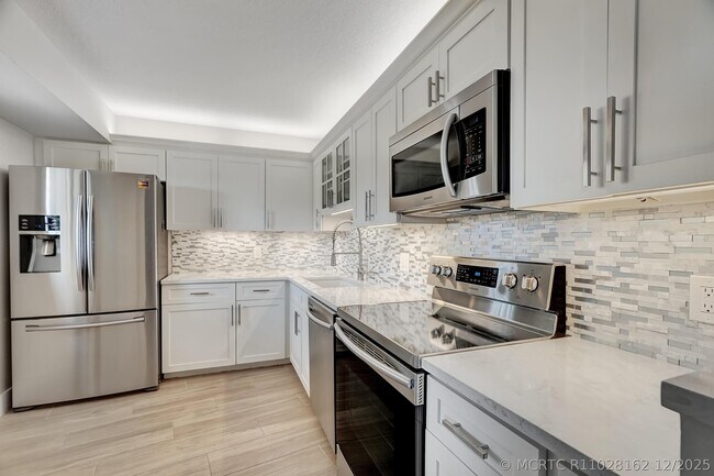 Foto del edificio - 100 Ocean Trail Way