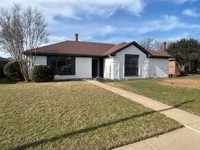 Building Photo - 206 N Alder Dr