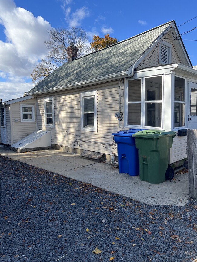 Building Photo - 37 Smith St