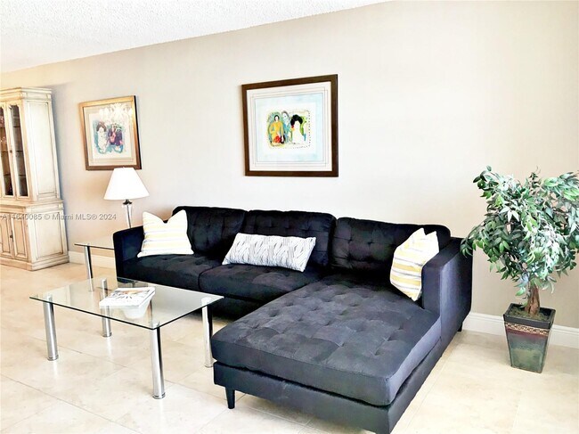 Building Photo - 9511 Collins Ave