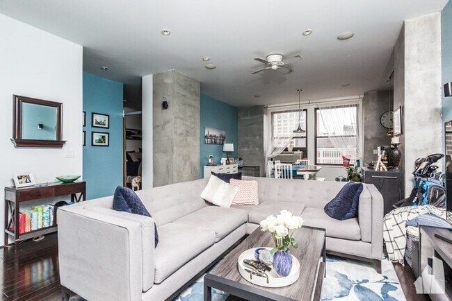 Building Photo - Beautiful Large, 1 Bed Located In Historic...