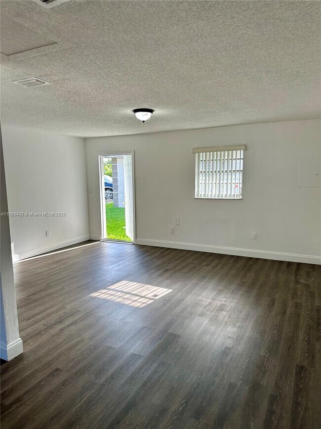 Foto del edificio - 11465 SW 215th St