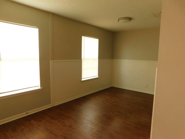 Building Photo - Lockwood Properties4 (900 Sahara Ave)