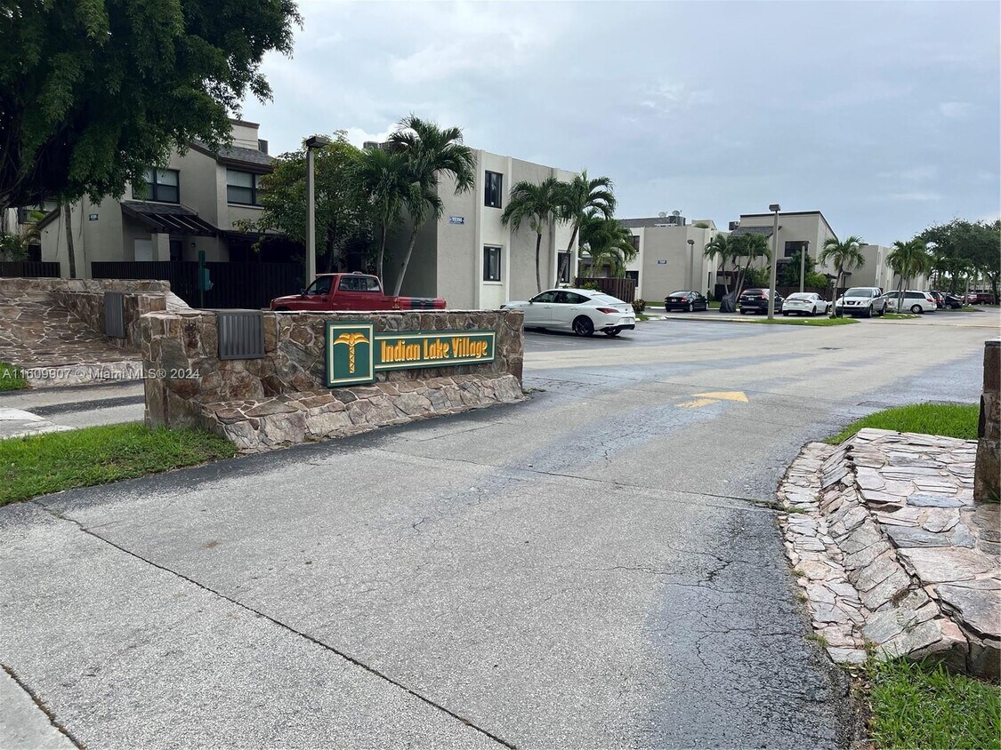 Foto principal - 10304 NW 9th St Cir
