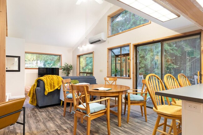 Foto del edificio - 804 N Main St