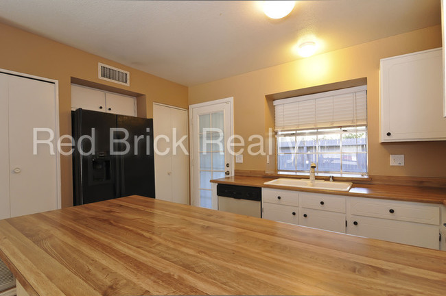 Building Photo - 4601 N 102nd Ave
