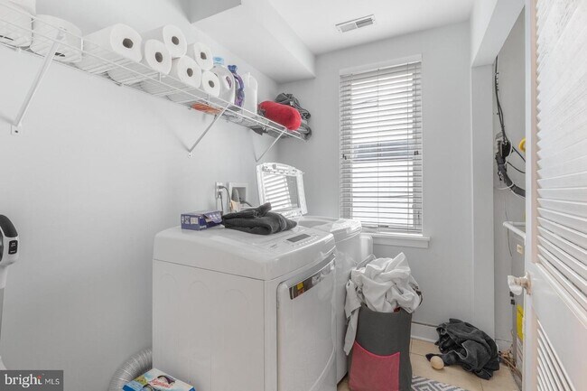 Foto del edificio - 829 N Lawrence St