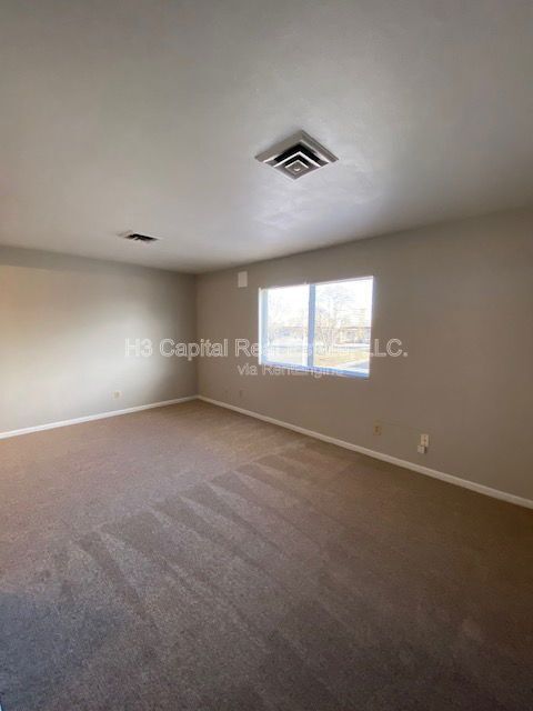 Foto del edificio - 417 Joseph Dr