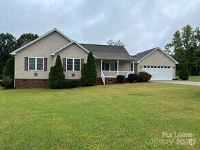 Building Photo - 823 Mazeppa Rd