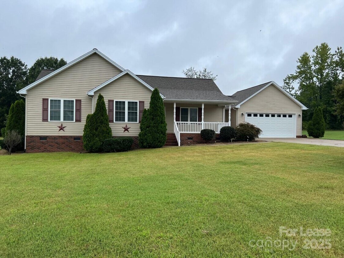 Primary Photo - 823 Mazeppa Rd