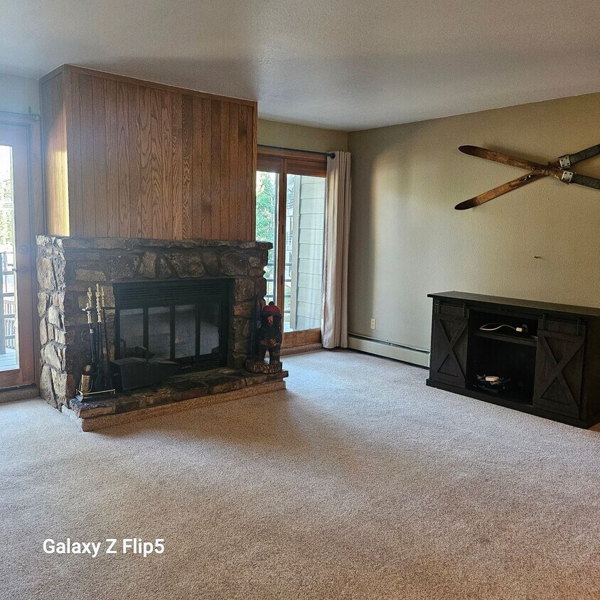 Foto principal - Buffalo Village Condo -2 Bedroom/2 Bath, G...