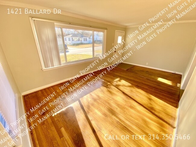 Building Photo - 1421 Ballard Dr