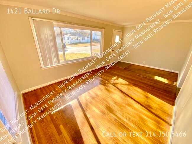Foto del edificio - 1421 Ballard Dr
