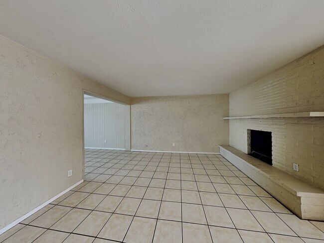 Building Photo - 5501 W Heatherbrae Dr