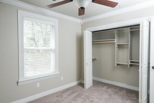 Building Photo - Modern Style Home Minutes from Campus and ...