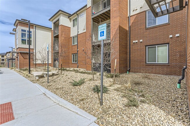 Building Photo - Newer Built 1 Bedroom 1 Bathroom Condo in ...