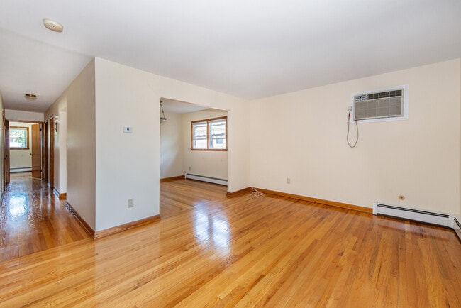 Living Room - 34 Hilton St
