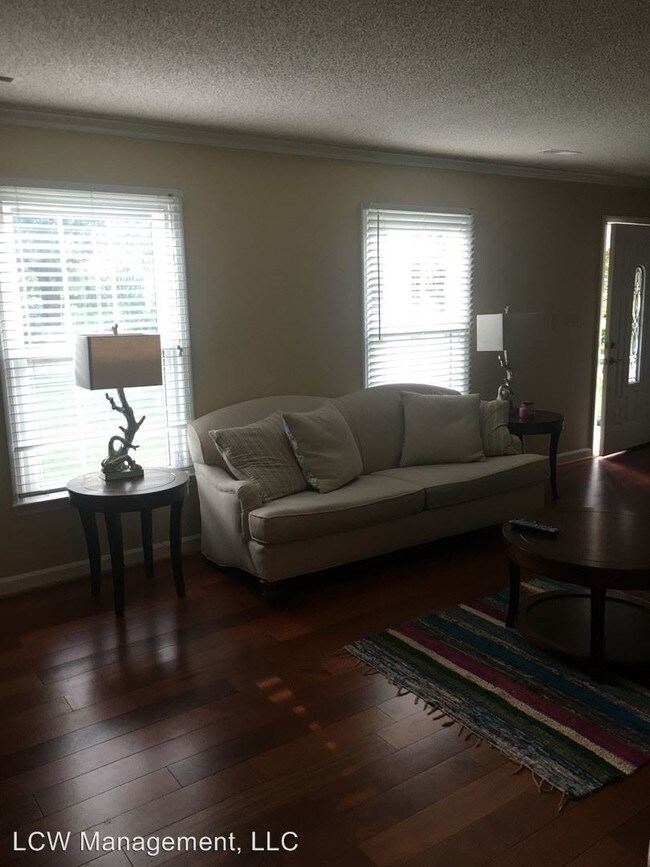Building Photo - 3 br, 2.5 bath House - 2885 Beckwood Drive
