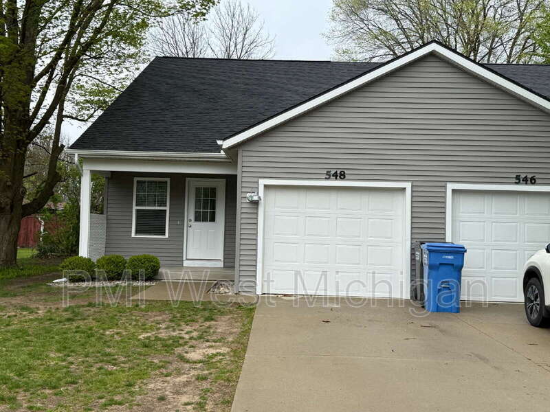 Primary Photo - 548 W Elm St