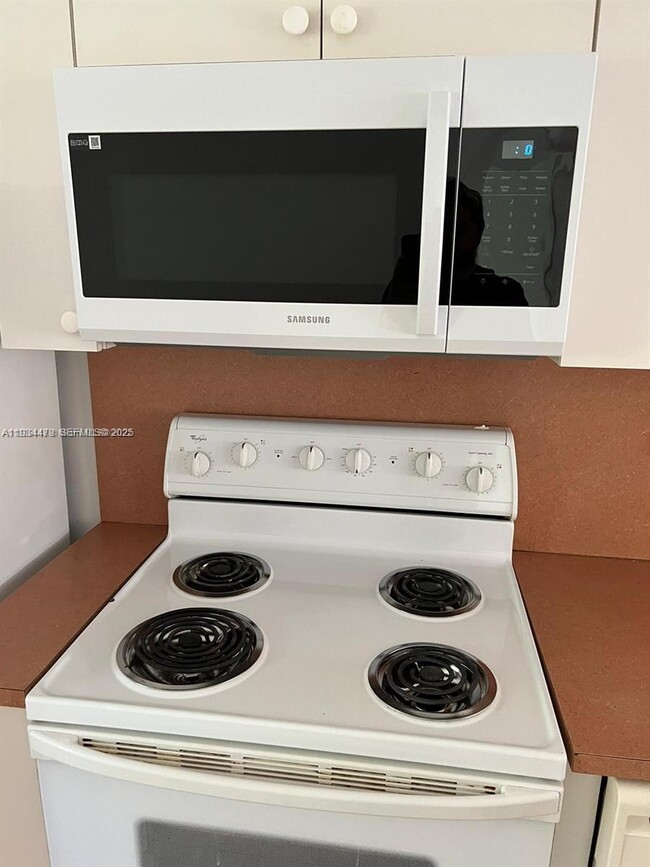 Foto del edificio - 2911 SE 13th Rd