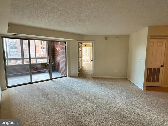 Foto del edificio - 2181 Jamieson Ave