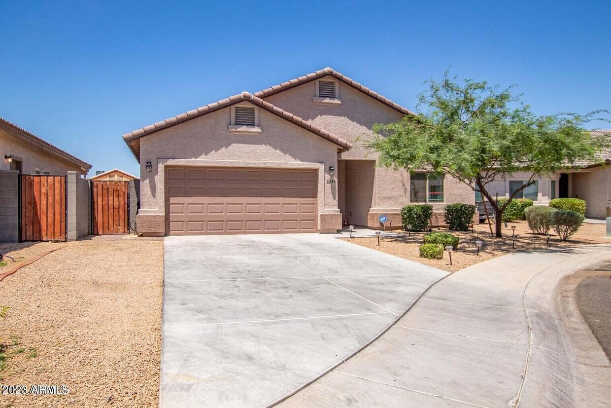 Foto principal - 3244 N 84th Ave