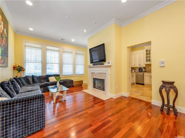 Building Photo - 711 Equestrian Way