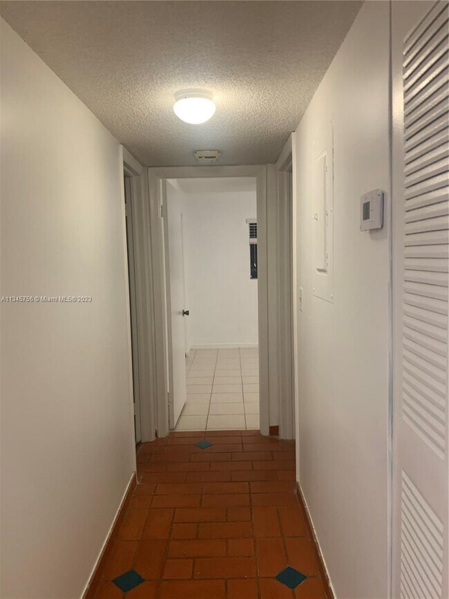 Foto del edificio - 751 NE 199th St