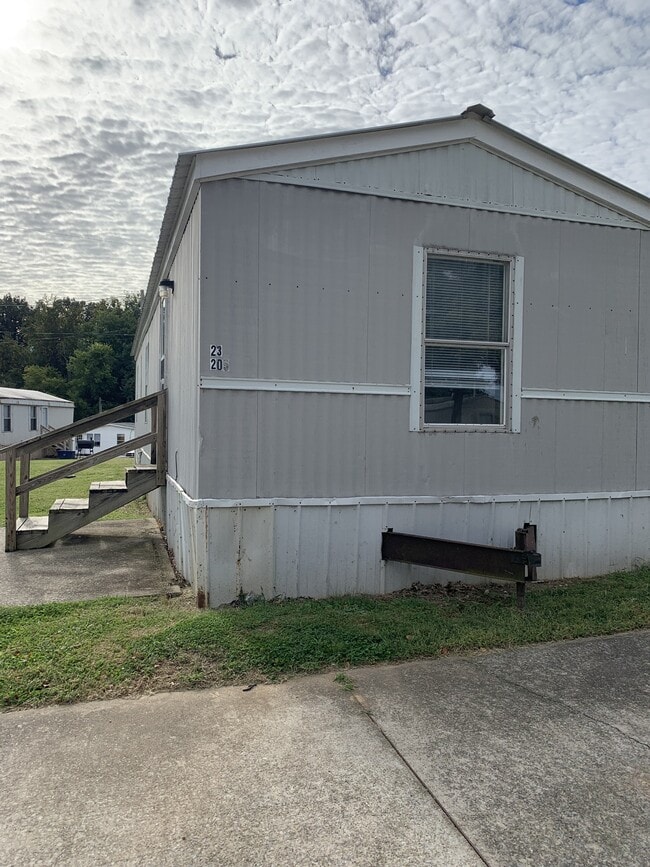 Building Photo - 205 Tyler St