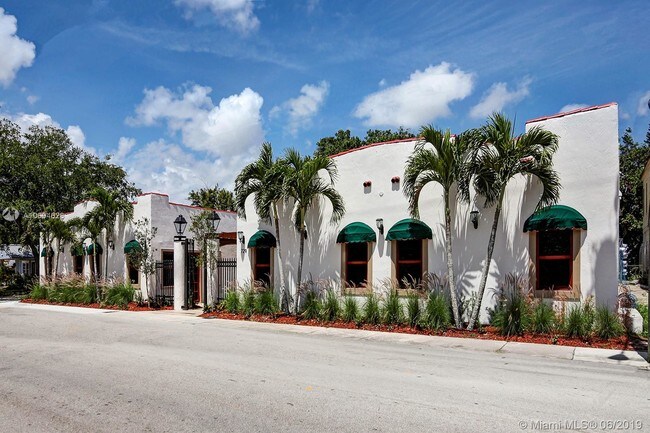 Building Photo - 735 W Las Olas Blvd