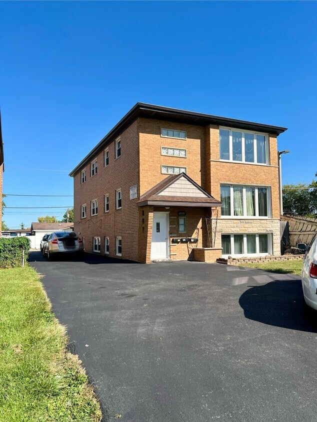 Primary Photo - 6842 W 79th St