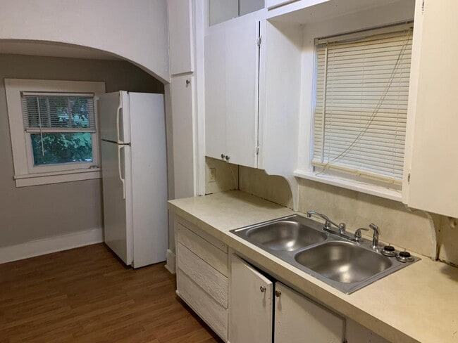 Photo - 201 S Lowry St Apartment