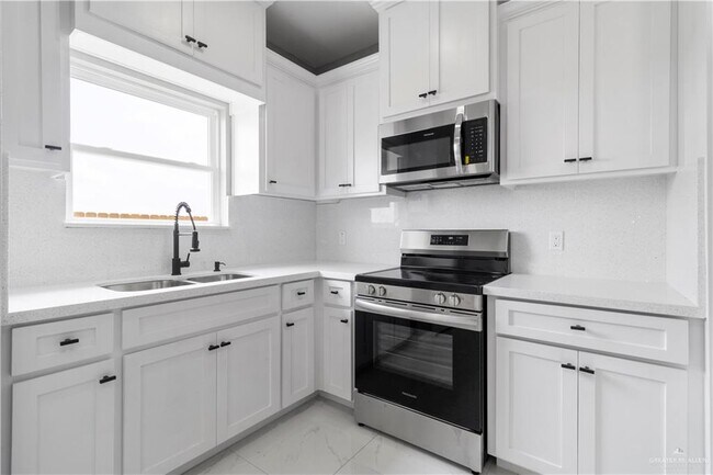 Foto del edificio - 916 E 13th St