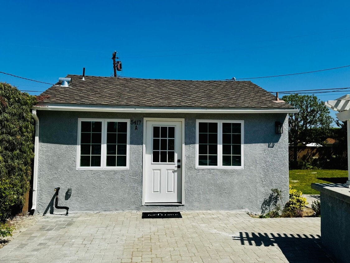 Primary Photo - Gorgeous 1 Bedroom ADU with Laundry and pr...