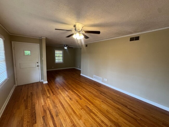 Foto del edificio - Brick One Level.