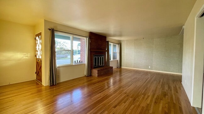 Building Photo - Classic San Luis 3 Bedroom 2 Bath House in Ferrini Heights