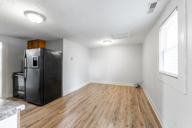 Foto del edificio - 1603 Woodlawn Ave