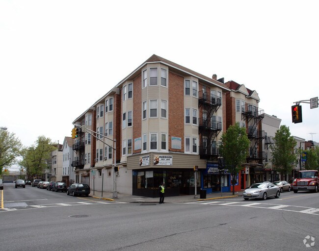 Foto del edificio - 239 Harrison Ave